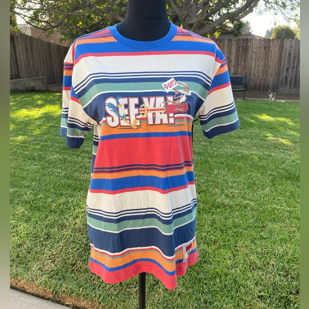 Looney Tunes tee size XS